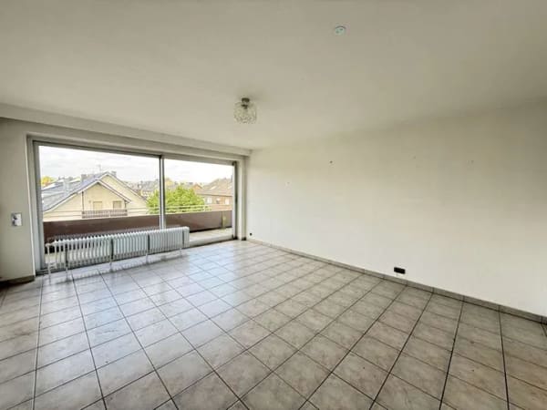 Immobilie in Düren - Großzügige 4-Zimmer-Eigentumswohnung mit drei Loggien und Garage in Düren-Gürzenich - Bild 3