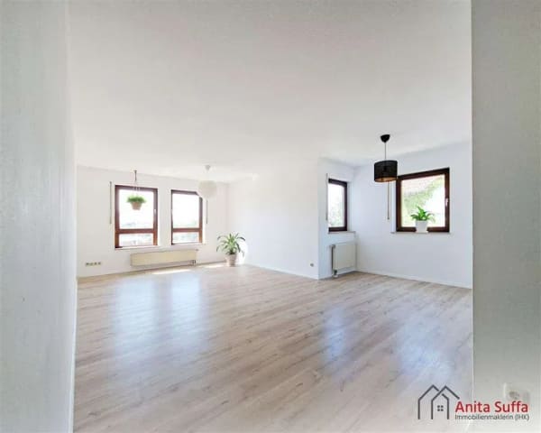 Immobilie in Wilhermsdorf - Modern, hell, naturnah – Stilvolle 4-Zimmer-Gartenwohnung inklusive Tiefgarage! - Bild 0