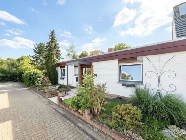 Immobilie in Neulußheim - Bungalow mit Potenzial – ca. 122 m² Wohnfläche auf einer Ebene, voll unterkellert & sofort verfügbar - Bild 0