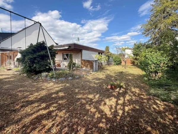 Immobilie in Neulußheim - Bungalow mit Potenzial – ca. 122 m² Wohnfläche auf einer Ebene, voll unterkellert & sofort verfügbar - Bild 2