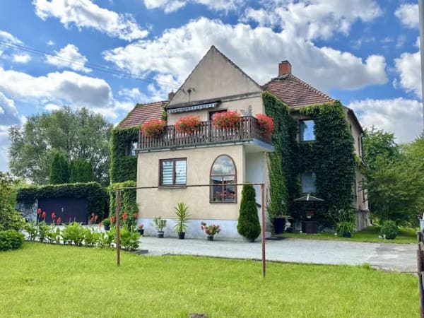 Immobilie in Löbau - Naturnahe Umgebung und idyllische Lage!
Zweifamilienhaus mit Garage und Schuppen - Bild 0
