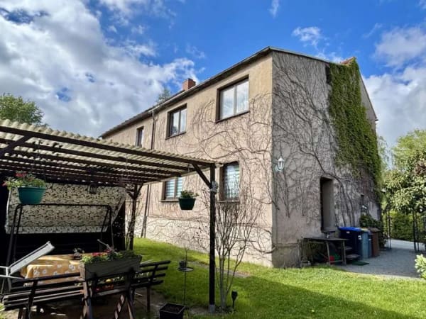 Immobilie in Löbau - Naturnahe Umgebung und idyllische Lage!
Zweifamilienhaus mit Garage und Schuppen - Bild 1