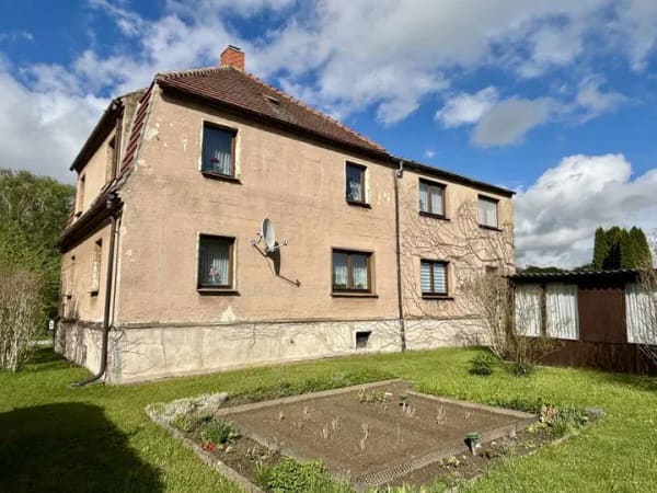 Immobilie in Löbau - Naturnahe Umgebung und idyllische Lage!
Zweifamilienhaus mit Garage und Schuppen - Bild 3