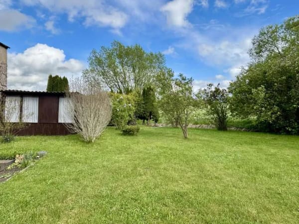 Immobilie in Löbau - Naturnahe Umgebung und idyllische Lage!
Zweifamilienhaus mit Garage und Schuppen - Bild 4