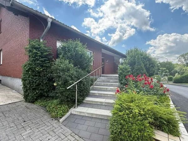 Immobilie in Delbrück - Zweifamilienhaus auf Erbpachtgrundstück in Delbrück! - Bild 0