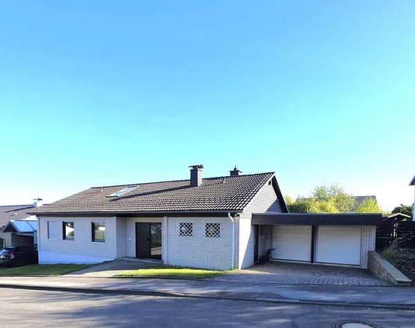 Immobilie in Meinerzhagen - Ebenerdig wohnen mit Wohlfühlfaktor - freistehender Bungalow in Meinerzhagen-Valbert - Bild 0