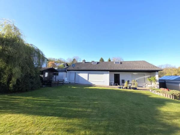 Immobilie in Meinerzhagen - Ebenerdig wohnen mit Wohlfühlfaktor - freistehender Bungalow in Meinerzhagen-Valbert - Bild 1