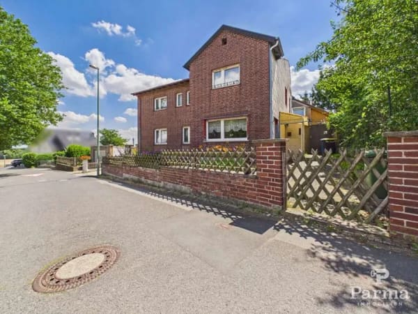 Immobilie in Düren - Ruhig gelegenes einseitig angebautes Einfamilienhaus für Handwerker in Düren-Berzbuir - Bild 0