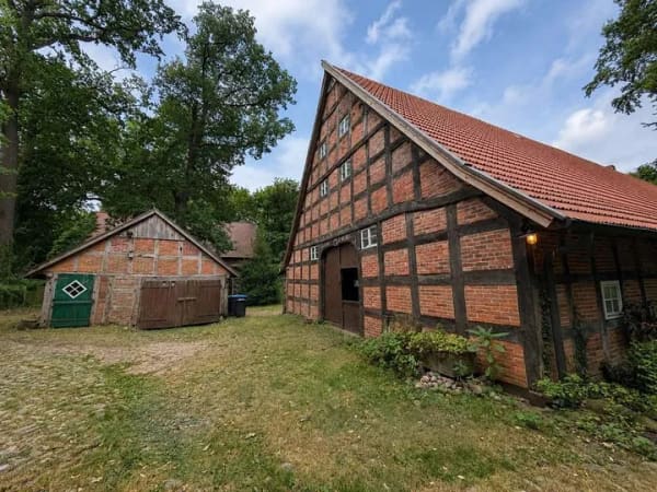 Immobilie in Eydelstedt - Historisches Fachwerkanwesen auf ca. 9.400 m² großem Naturgrundstück - Bild 0