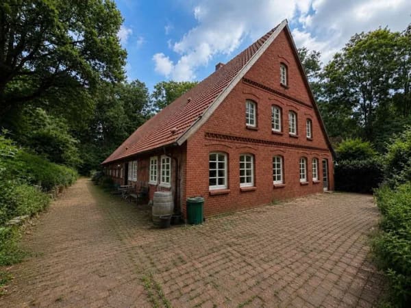 Immobilie in Eydelstedt - Historisches Fachwerkanwesen auf ca. 9.400 m² großem Naturgrundstück - Bild 1
