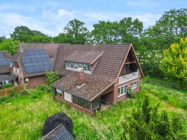 Immobilie in Ganderkesee - Ganderkesee-Hohenböken | Naturnahes Zweifamilienhaus mit großem Grundstück - Bild 1