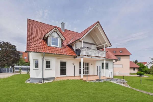 Immobilie in Pöttmes - Charmantes Zweifamilienhaus in familienfreundlicher Umgebung - Bild 1