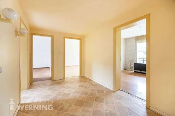 Immobilie in Bonn - 4-Zimmer-Wohnung zur individuellen Neugestaltung – mit großem Balkon und Garage - Bild 2