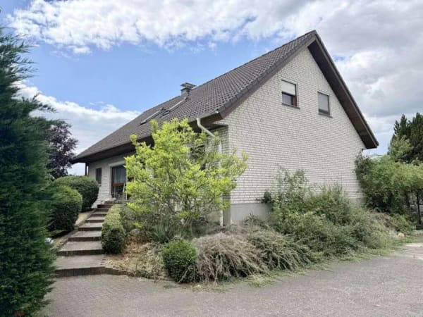 Immobilie in Märkisch Luch - Zweifamilienhaus mit großem Garten und drei Garagen - Bild 0