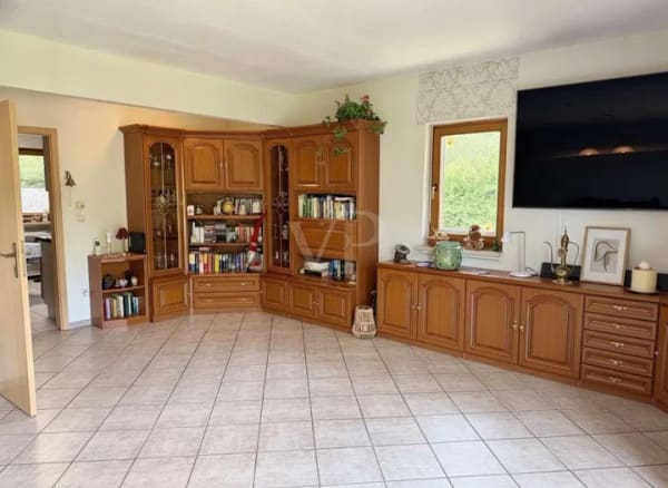Immobilie in Märkisch Luch - Zweifamilienhaus mit großem Garten und drei Garagen - Bild 1