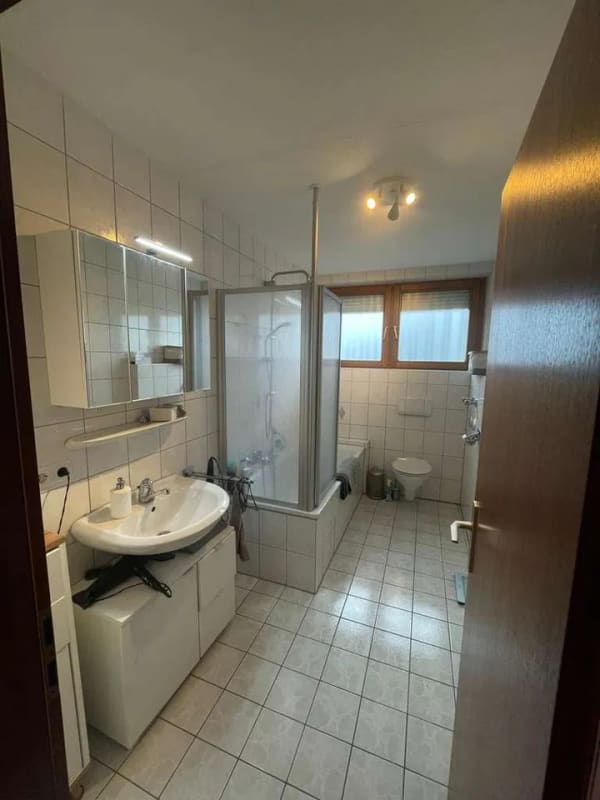 Immobilie in Neckarwestheim - Wohnen & Arbeiten perfekt kombiniert: Helle DG-Wohnung mit separaten Arbeitsraum - Bild 1