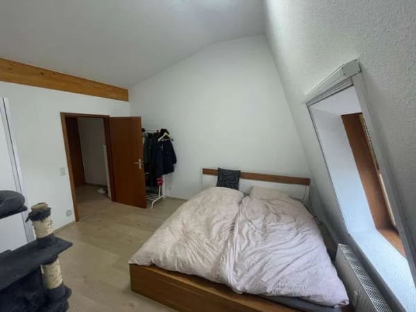 Immobilie in Neckarwestheim - Wohnen & Arbeiten perfekt kombiniert: Helle DG-Wohnung mit separaten Arbeitsraum - Bild 2