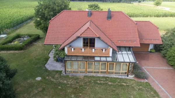 Immobilie in Illschwang - Raum für die ganze Familie – großzügiges Einfamilienhaus mit Wintergarten und Garage - Bild 4