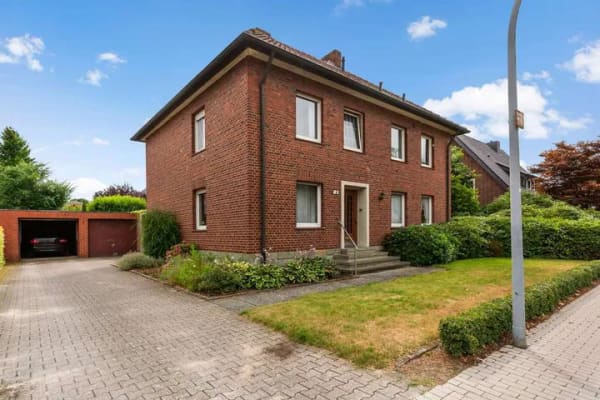 Immobilie in Harsewinkel - Zweifamilienhaus mit 712 m² Grundstück und Doppelgarage in Harsewinkel - Bild 0