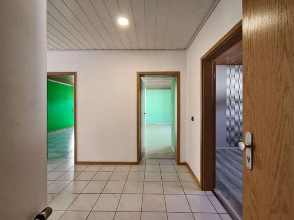 Immobilie in Queidersbach - Queidersbach, 3 ZKB, Balkon, Gäste WC, Tageslichtbad, EBK, 2 Stellplätze - Bild 2