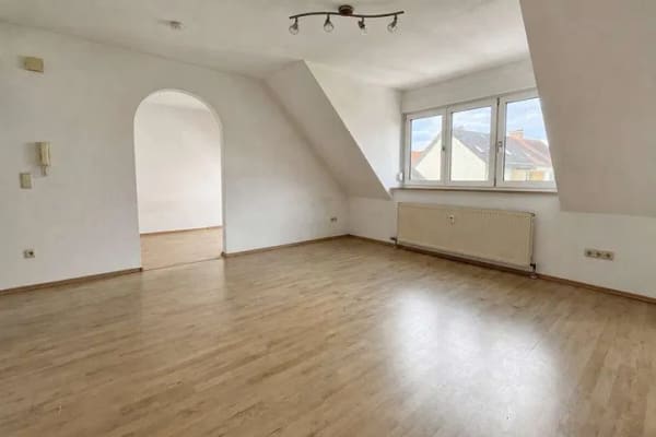 Immobilie in Bamberg - Charmante 1,5-Zimmer-Dachgeschosswohnung mit Einbauküche und Kfz-Stellplatz
Bamberg Moosstraße - Bild 1
