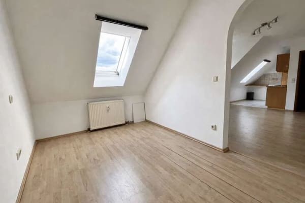 Immobilie in Bamberg - Charmante 1,5-Zimmer-Dachgeschosswohnung mit Einbauküche und Kfz-Stellplatz
Bamberg Moosstraße - Bild 2