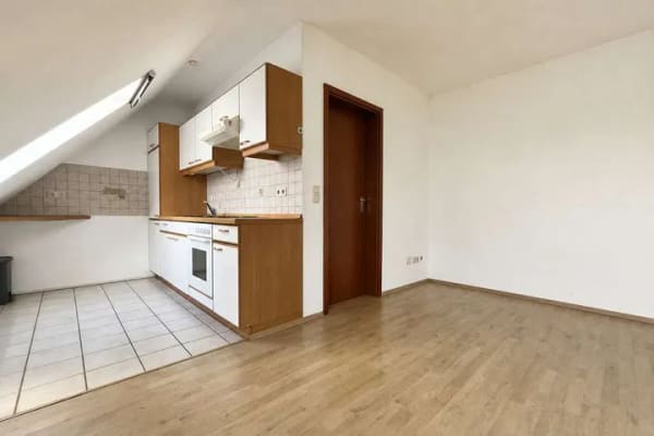 Immobilie in Bamberg - Charmante 1,5-Zimmer-Dachgeschosswohnung mit Einbauküche und Kfz-Stellplatz
Bamberg Moosstraße - Bild 3