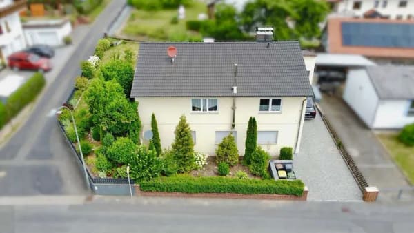 Immobilie in Kefenrod - Modernisiertes Einfamilienhaus mit Einliegerwohnung und großem Garten! - Bild 1