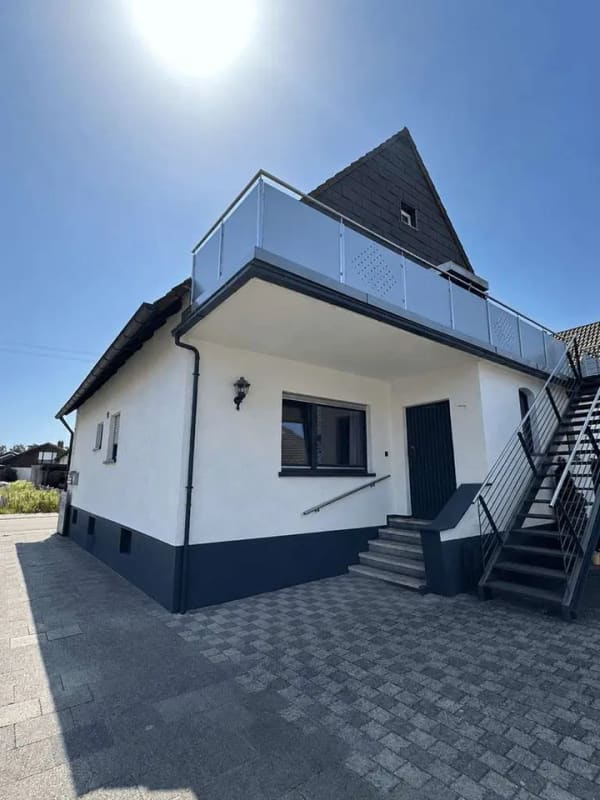 Immobilie in Jockgrim - Flexibles Wohnkonzept: Zweifamilienhaus mit vermieteter Einheit und viel Potenzial - Bild 0