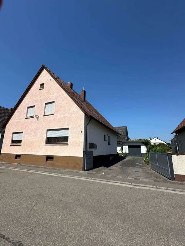 Immobilie in Jockgrim - Flexibles Wohnkonzept: Zweifamilienhaus mit vermieteter Einheit und viel Potenzial - Bild 2