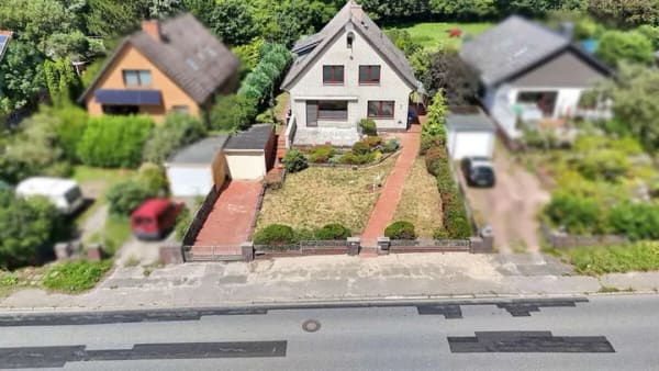 Immobilie in Kisdorf - Zweifamilienhaus auf großzügigem Grundstück – Ihr Sanierungsprojekt mit viel Potenzial in Kisdorf - Bild 1