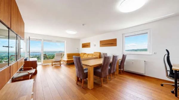 Immobilie in Kronberg - Modernisierte Zwei-Zimmer-Wohnung mit Skylineblick und PKW-Stellplatz – Wohnen in direkter Waldrandl - Bild 2