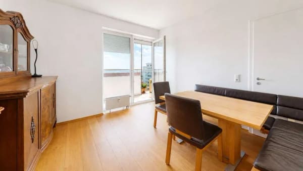 Immobilie in Kronberg - Modernisierte Zwei-Zimmer-Wohnung mit Skylineblick und PKW-Stellplatz – Wohnen in direkter Waldrandl - Bild 4
