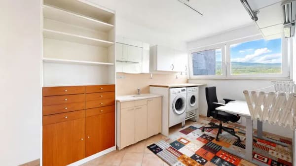 Immobilie in Kronberg - Modernisierte Vier-Zimmer-Wohnung mit Balkon – Wohnen in direkter Waldrandlage - Bild 2