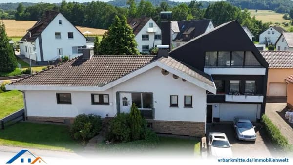 Immobilie in Wehretal - Großzügiges Einfamilienhaus mit Studio im Dachgeschoss - Bild 0