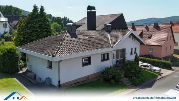Immobilie in Wehretal - Großzügiges Einfamilienhaus mit Studio im Dachgeschoss - Bild 1