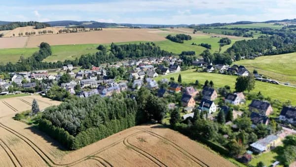 Immobilie in Raschau-Markersbach - Gemütliches Einfamilienhaus in ruhiger Wohnsiedlung mit schönem Garten und kleinem Wald in Raschau - Bild 4