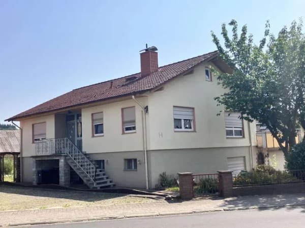 Immobilie in Freiensteinau - Ihr neues Zuhause in Freiensteinau:  Wohnhaus mit separater Garage + Nebengebäude - Bild 0