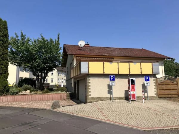 Immobilie in Freiensteinau - Ihr neues Zuhause in Freiensteinau:  Wohnhaus mit separater Garage + Nebengebäude - Bild 2