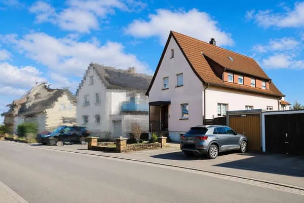 Immobilie in Denkendorf - Schönes Zweifamilienhaus in gefragter Wohnlage - frei! - Bild 1
