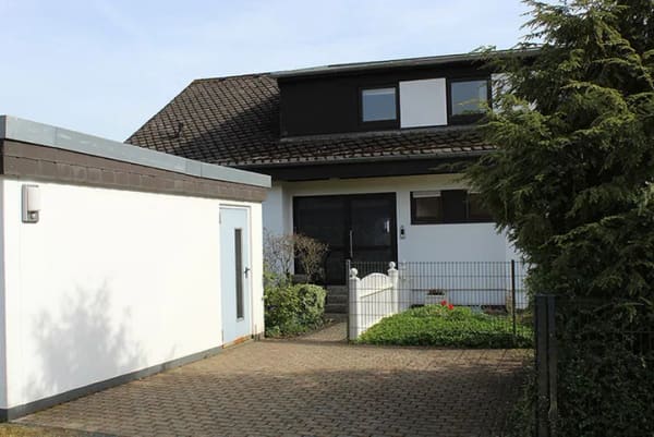 Immobilie in Leun - Zweifamilien-Wohnhaus in der Kleinstadt Leun im Lahn-Dill-Kreis. Der Kaufpreis ist verhandelbar. - Bild 0
