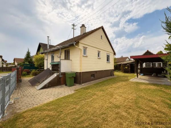 Immobilie in Schwanau - Einfamilienhaus mit Bauplatzpotenzial in ruhiger Wohnlage - Bild 0