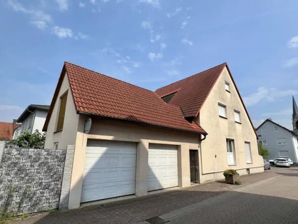 Immobilie in Muggensturm - Gepflegtes Einfamilienhaus mit Doppelgarage in zentraler Lage von Muggensturm! - Bild 0
