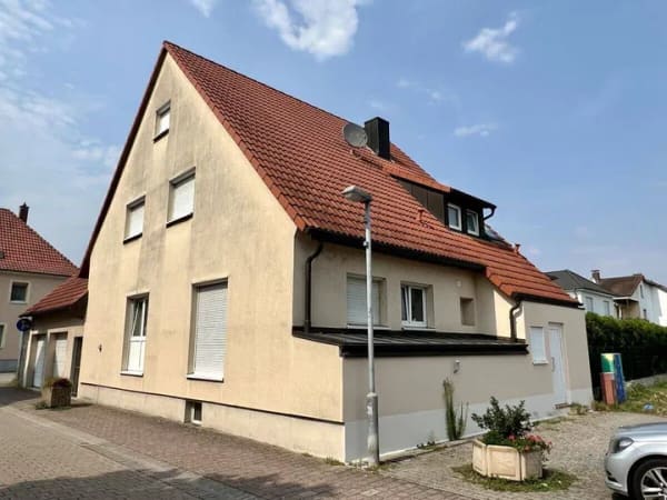 Immobilie in Muggensturm - Gepflegtes Einfamilienhaus mit Doppelgarage in zentraler Lage von Muggensturm! - Bild 1