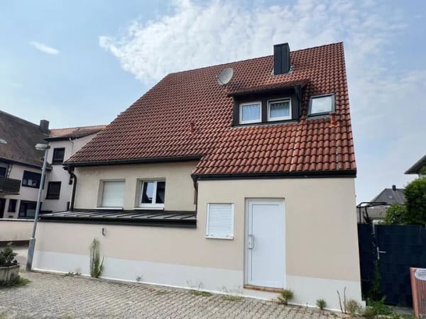 Immobilie in Muggensturm - Gepflegtes Einfamilienhaus mit Doppelgarage in zentraler Lage von Muggensturm! - Bild 2