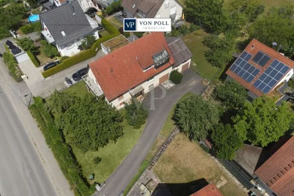 Immobilie in Weil der Stadt - Sanierungsbedürftiges 2-Familienhaus auf großem Grundstück - hier können Sie Ihren Traum gestalten - Bild 0