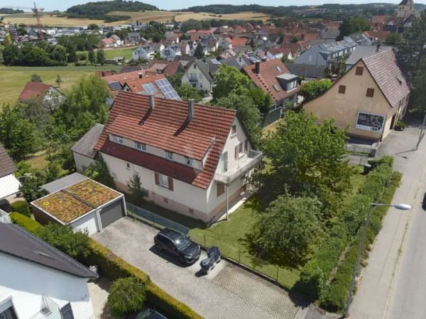 Immobilie in Weil der Stadt - Sanierungsbedürftiges 2-Familienhaus auf großem Grundstück - hier können Sie Ihren Traum gestalten - Bild 2