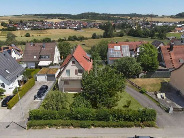 Immobilie in Weil der Stadt - Sanierungsbedürftiges 2-Familienhaus auf großem Grundstück - hier können Sie Ihren Traum gestalten - Bild 3