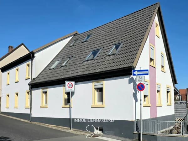Immobilie in Werneck - Mehrgenerationenhaus oder renditeorientierte Kapitalanlage - Attraktives 3-Familienhaus auf pflegeleichtem Grundstück - Bild 1