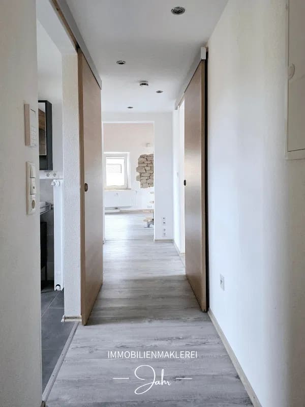Immobilie in Werneck - Mehrgenerationenhaus oder renditeorientierte Kapitalanlage - Attraktives 3-Familienhaus auf pflegeleichtem Grundstück - Bild 2